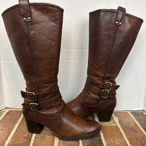 Born Leather Boots Size 8 Twin Buckle Ankle